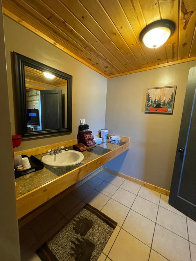 The Fishing Bear Lodge Ashton Extérieur photo