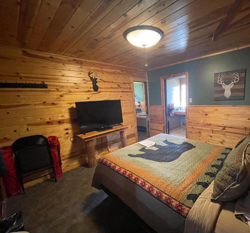 The Fishing Bear Lodge Ashton Extérieur photo