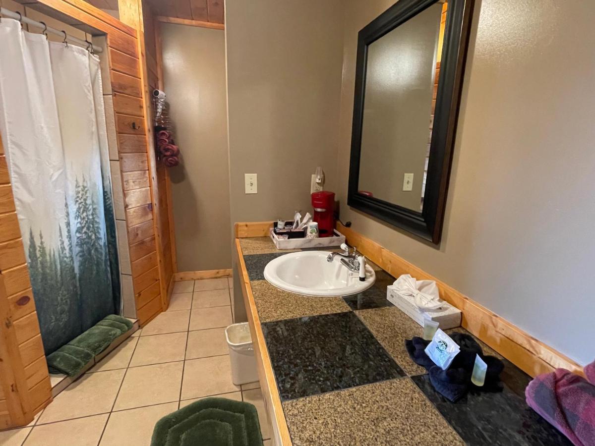 The Fishing Bear Lodge Ashton Extérieur photo